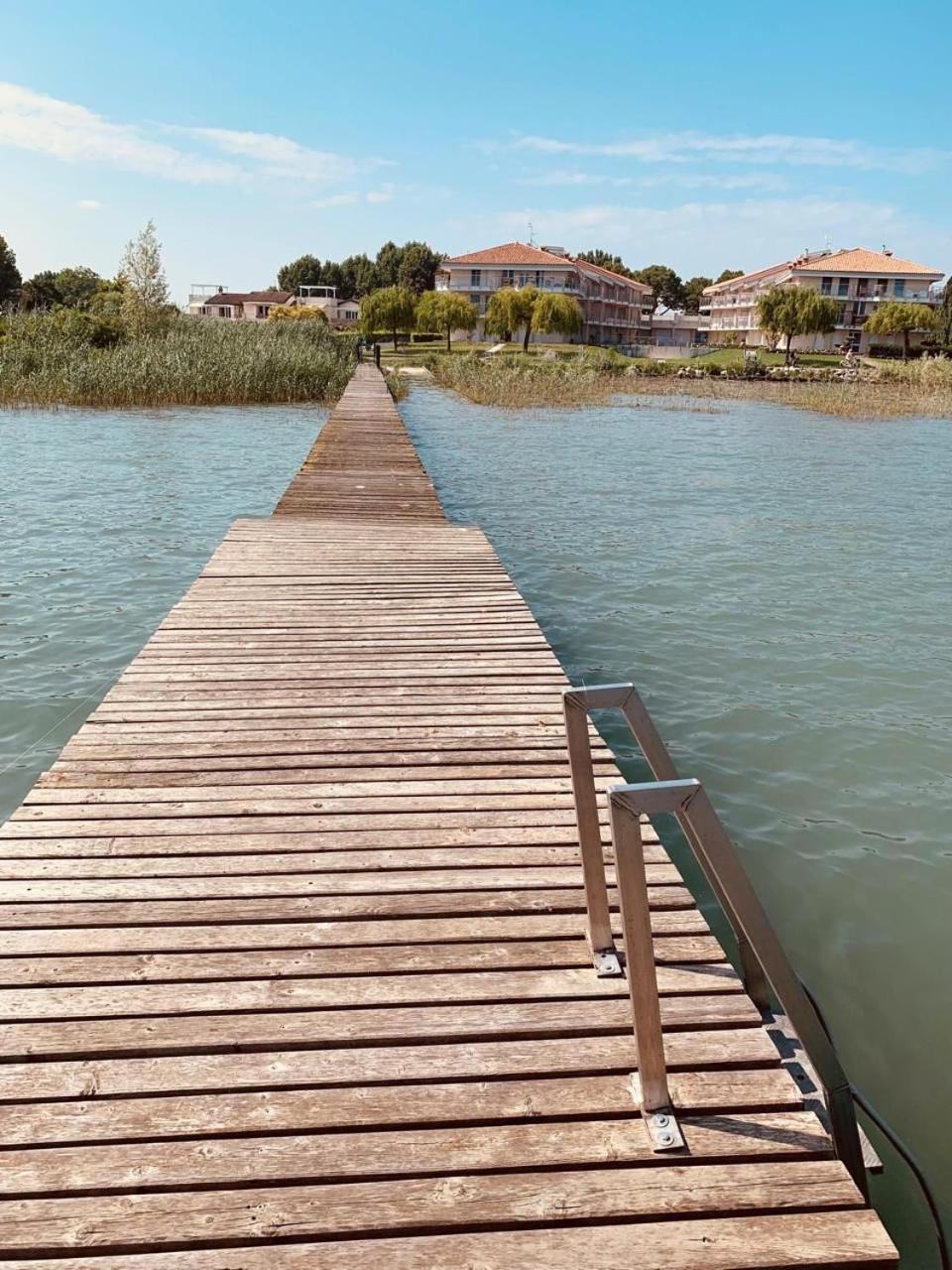 Seeblickwohnung Sirmione - Fronte Lago Mit Privatsteg エクステリア 写真