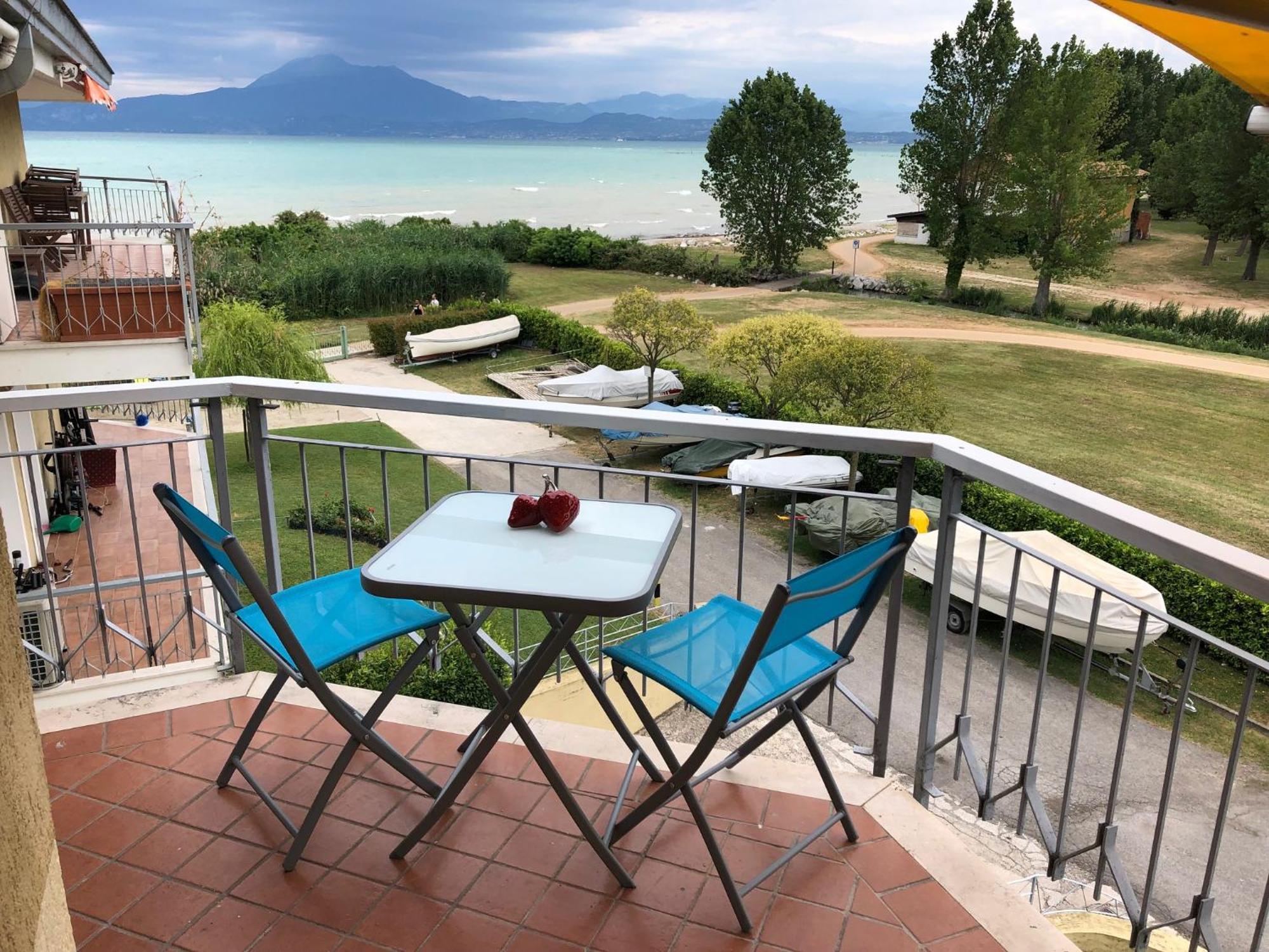 Seeblickwohnung Sirmione - Fronte Lago Mit Privatsteg エクステリア 写真