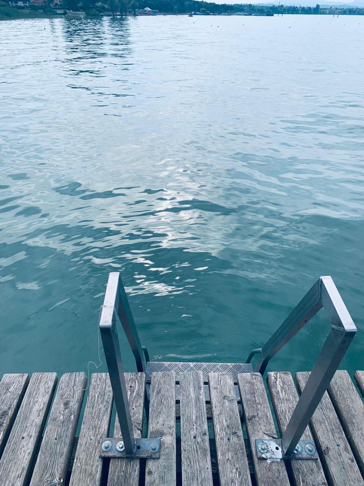 Seeblickwohnung Sirmione - Fronte Lago Mit Privatsteg エクステリア 写真